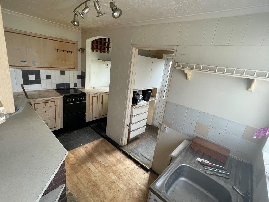 Lot: 134 - FOUR-BEDROOM PROPERTY WITH PARKING FOR REFURBISHMENT - Kitchen with access to garden and W.C.